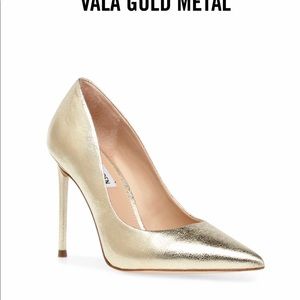 Gold high heeled pump